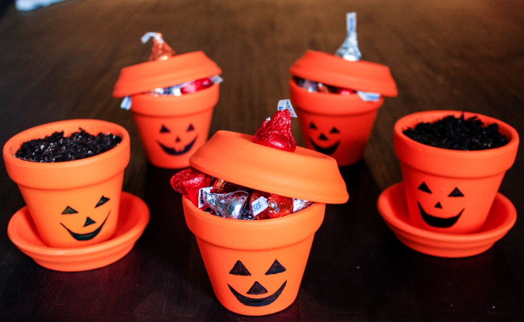 HalloweenPaintedPots4