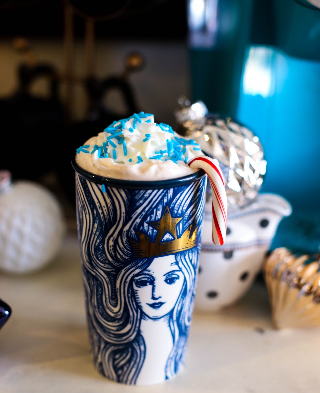 starbucks coffee - Starbucks Christmas Coffee Bar by Atlanta style blogger Happily Hughes