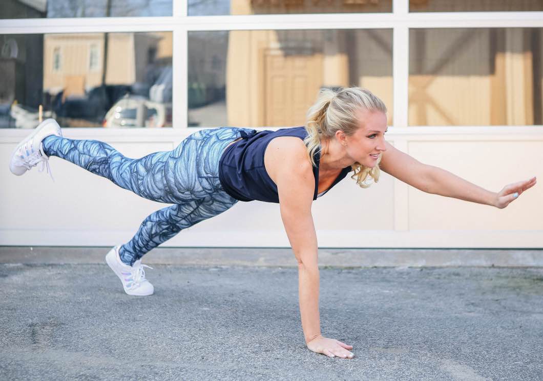 Sexy Summer Arms Workout For Women with luluLemon by fitness blogger Jessica from Happily Hughes