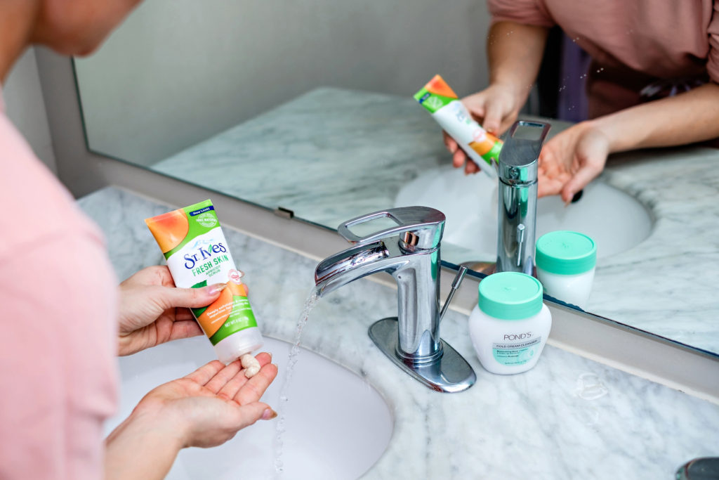 Looking for the perfect budget friendly skincare routine? Popular Atlanta Blogger Happily Hughes is sharing her favorite budget friendly skincare favorites!  Click to see the budget friendly skincare routine here!