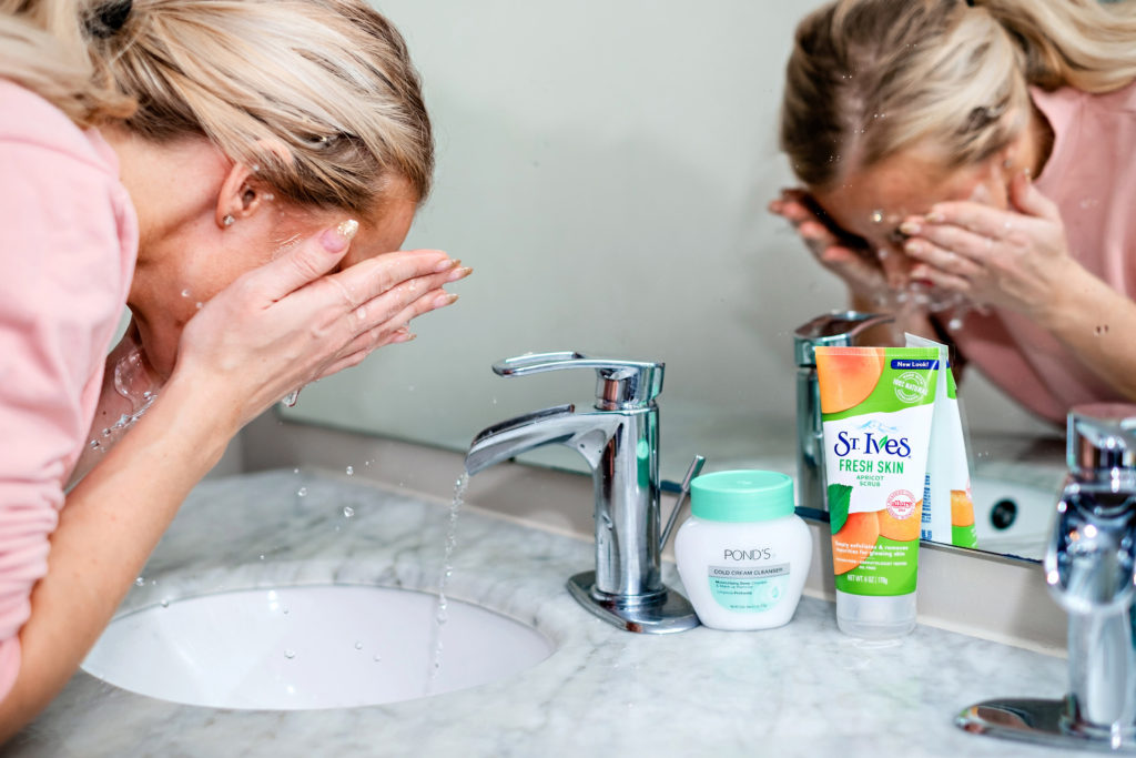 Looking for the perfect budget friendly skincare routine? Popular Atlanta Blogger Happily Hughes is sharing her favorite budget friendly skincare favorites!  Click to see the budget friendly skincare routine here!