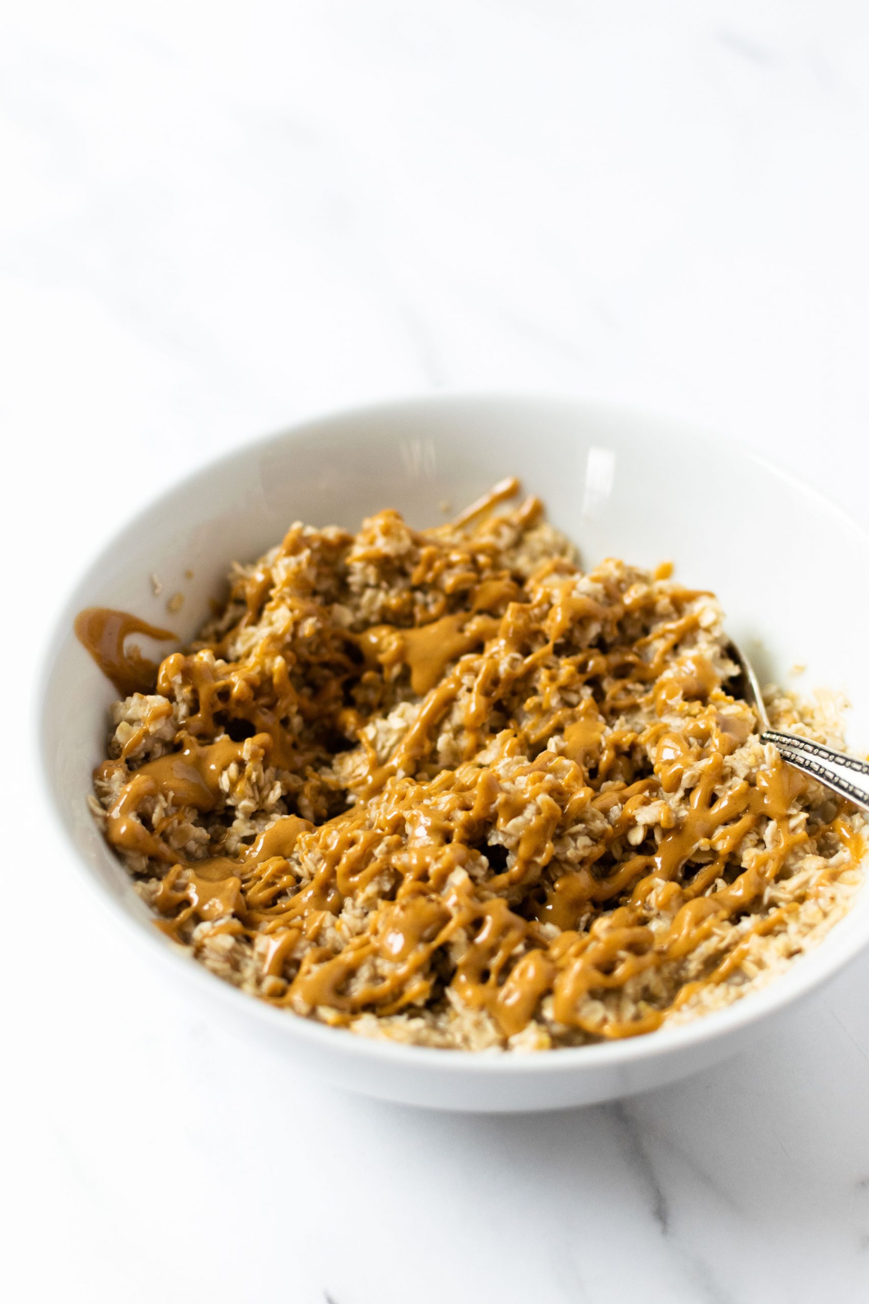 Looking for the best protein peanut butter oatmeal recipe? Popular Atlanta Blogger Happily Hughes is sharing her favorite protein peanut butter recipe HERE!