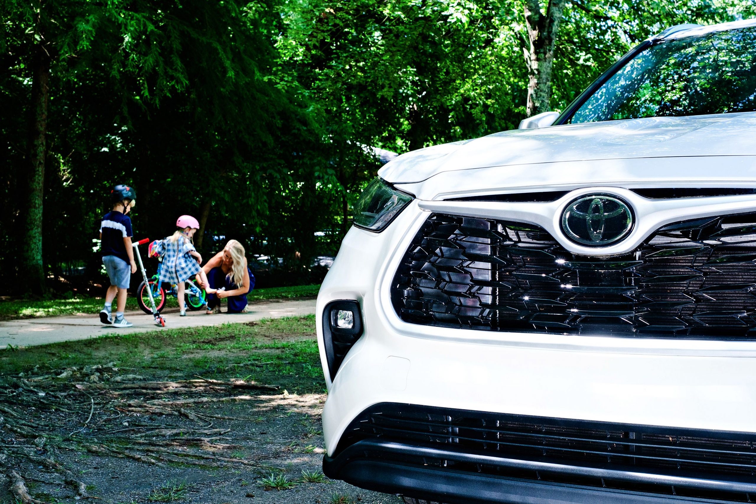 Looking into a Toyota Highlander? Popular Atlanta Blogger Happily Hughes is sharing her Toyota Highlander review! Click to see it HERE!