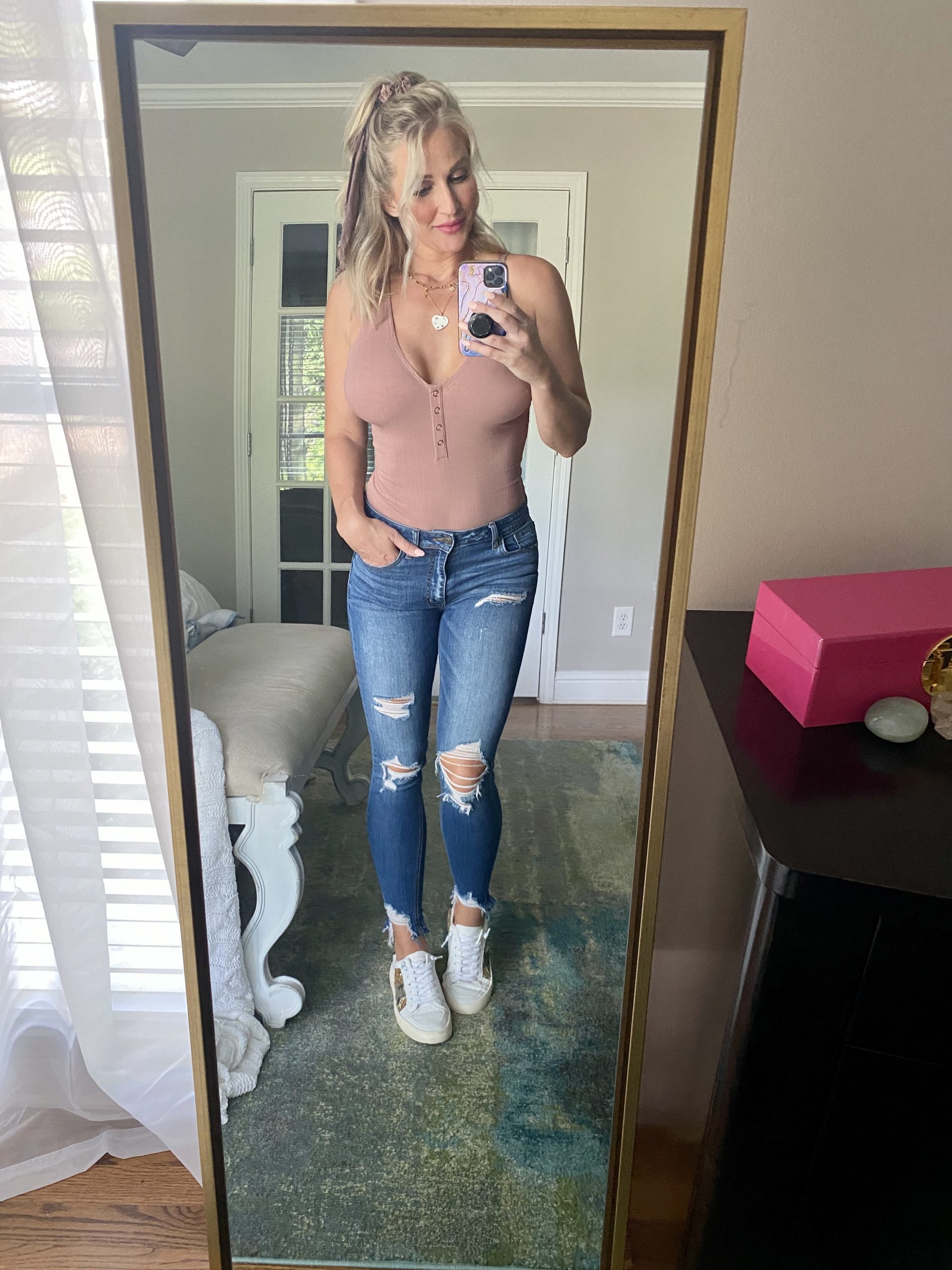 Looking for the perfect bodysuit? Popular Atlanta Blogger Happily Hughes is sharing the perfect bodysuit you need ASAP! Click to see it here!